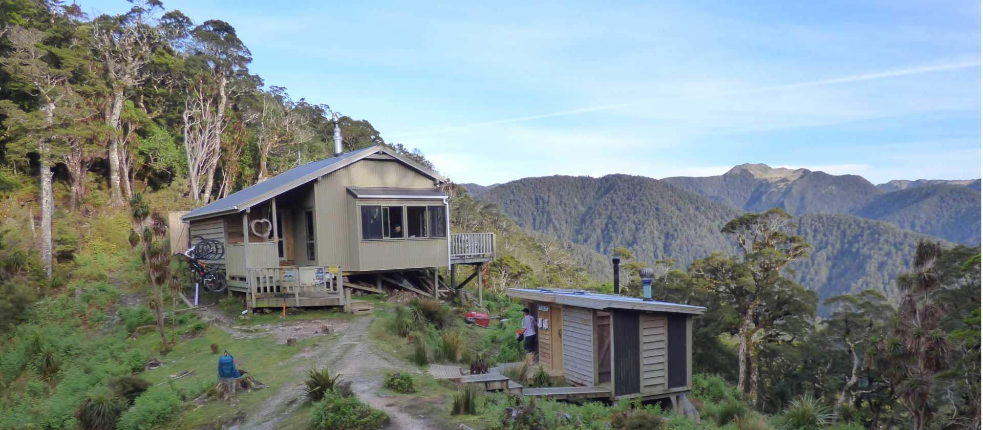 The Lyell Saddle Hut with sweeping views across the ranges | Janet Oldham