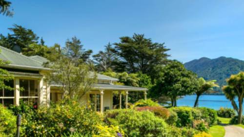 Lovely garden setting of Mahana Lodge in Endeavour Inlet | Mahana Lodge