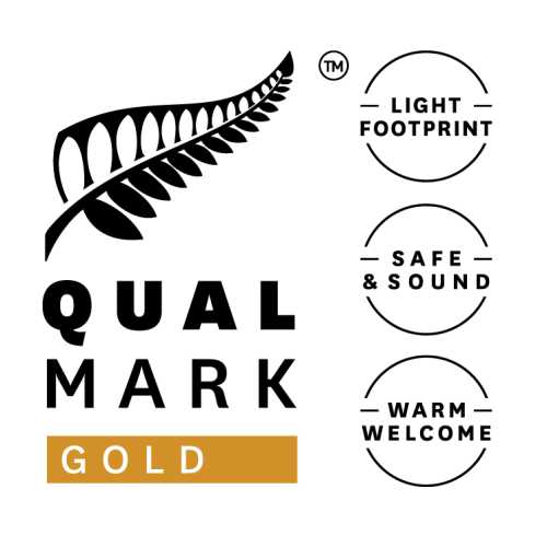 Qualmark Gold Award Logo Stacked